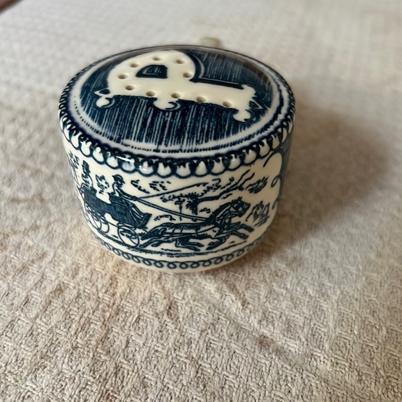 ROYAL CURRIER & IVES Other - Vintage ROYAL CURRIER & IVES BLUE CARRIAGE HORSE PEPPER SHAKERS